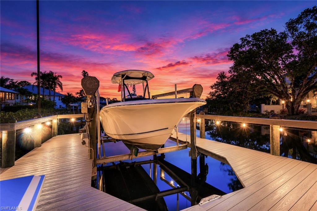 3858 Riviera CIR