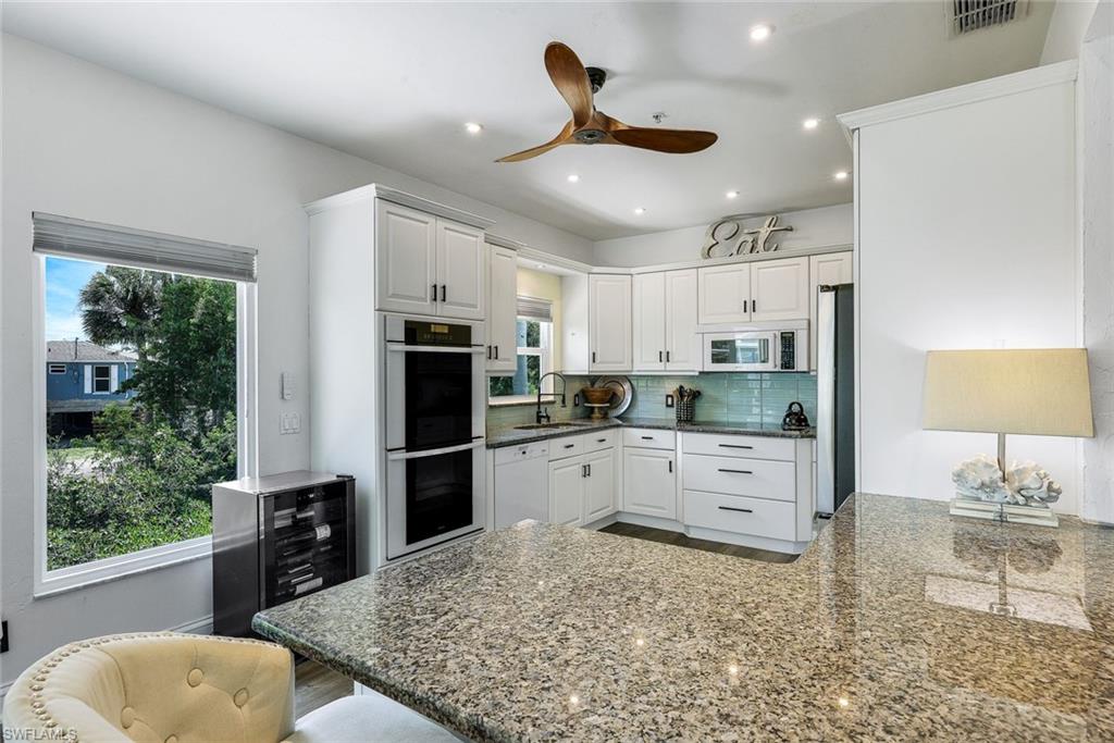 3858 Riviera CIR