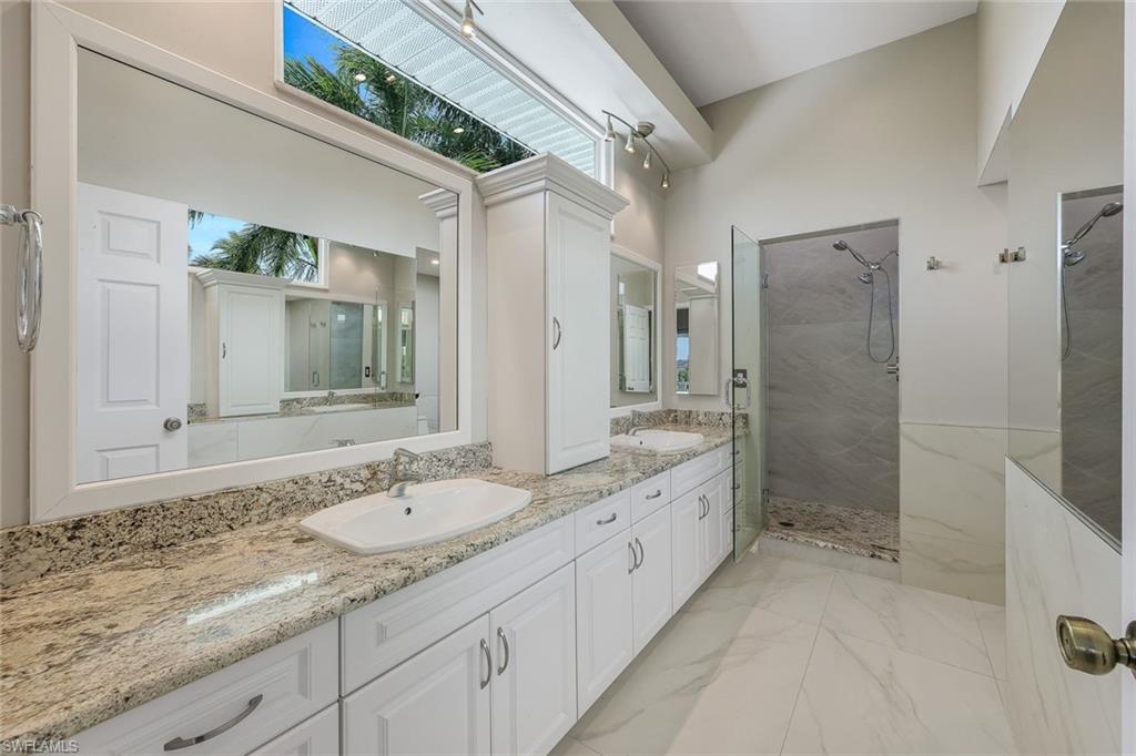 3858 Riviera CIR