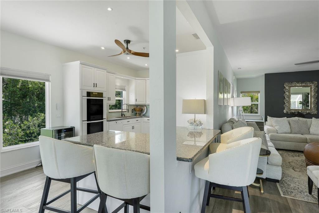 3858 Riviera CIR