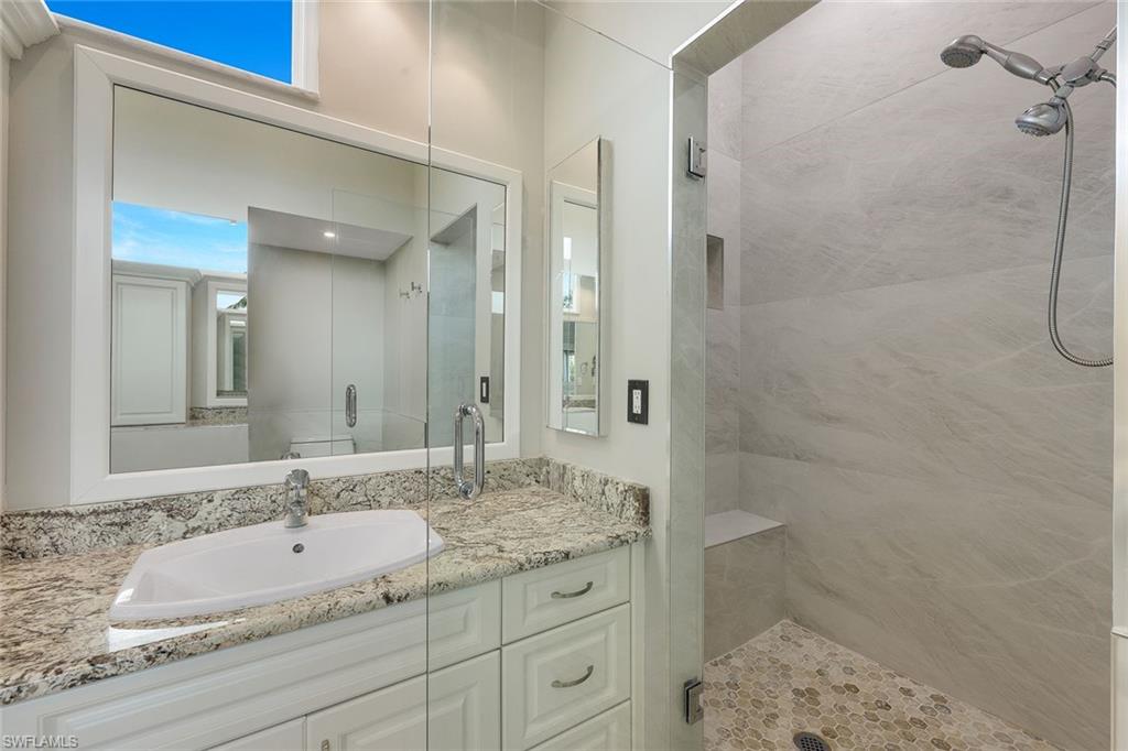 3858 Riviera CIR