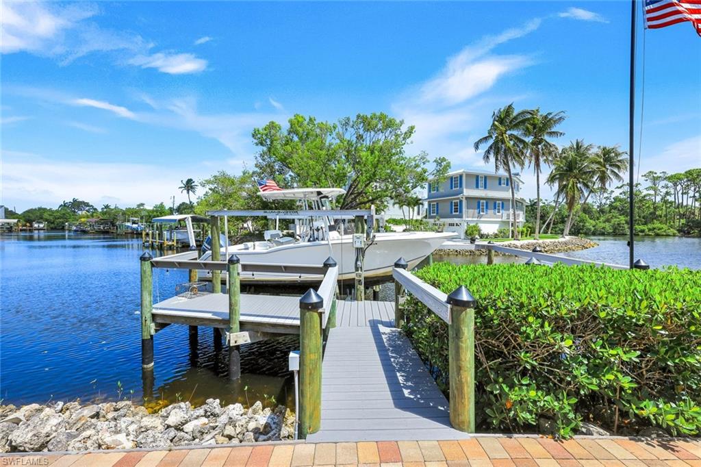 3858 Riviera CIR