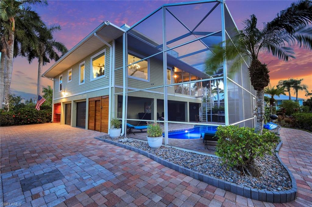 3858 Riviera CIR