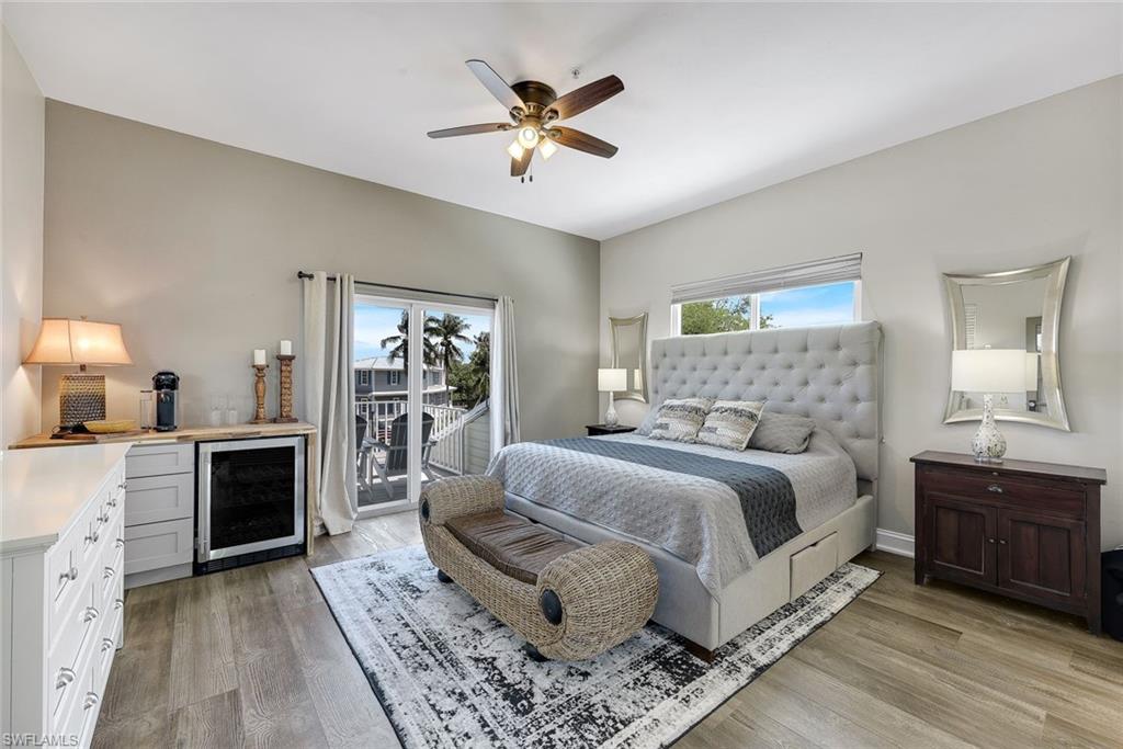 3858 Riviera CIR