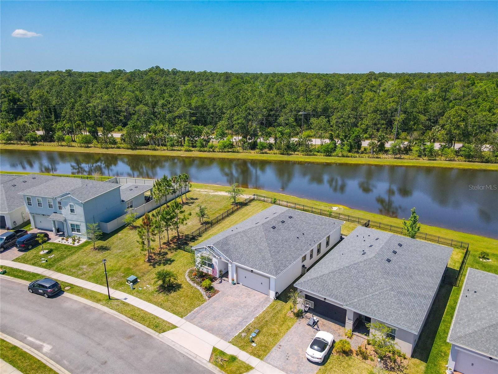 5569 ESTERO LOOP