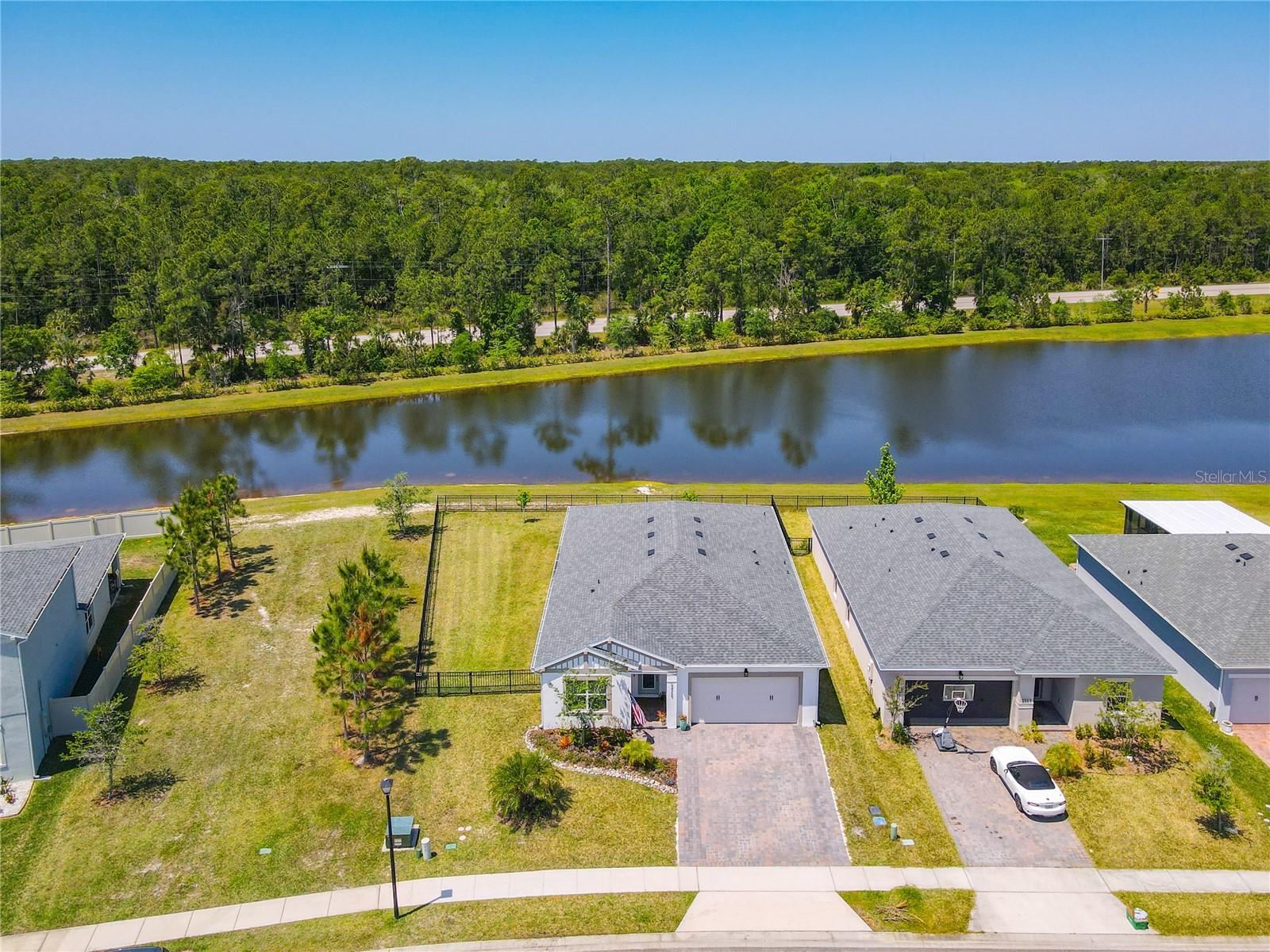 5569 ESTERO LOOP
