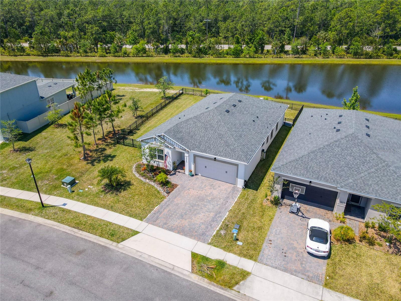 5569 ESTERO LOOP