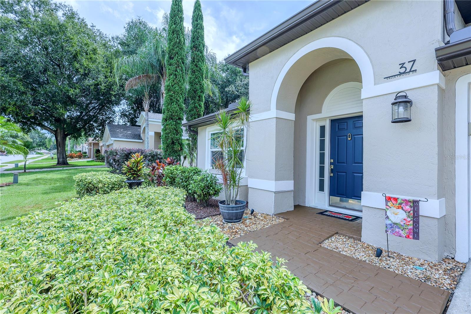 37 VALLEYWOOD DR