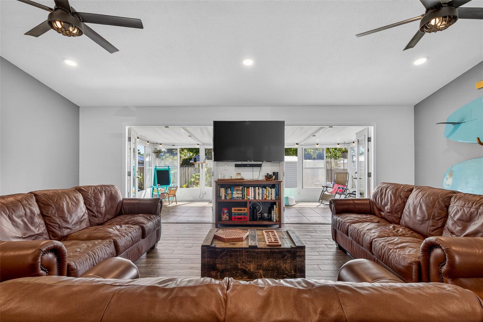 2225 VISTA PALM DR