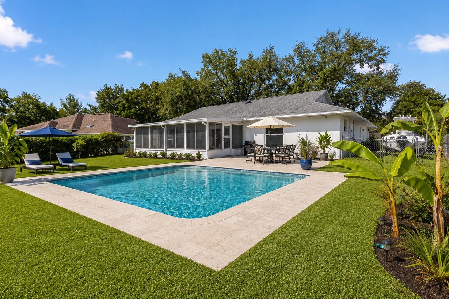 2225 VISTA PALM DR