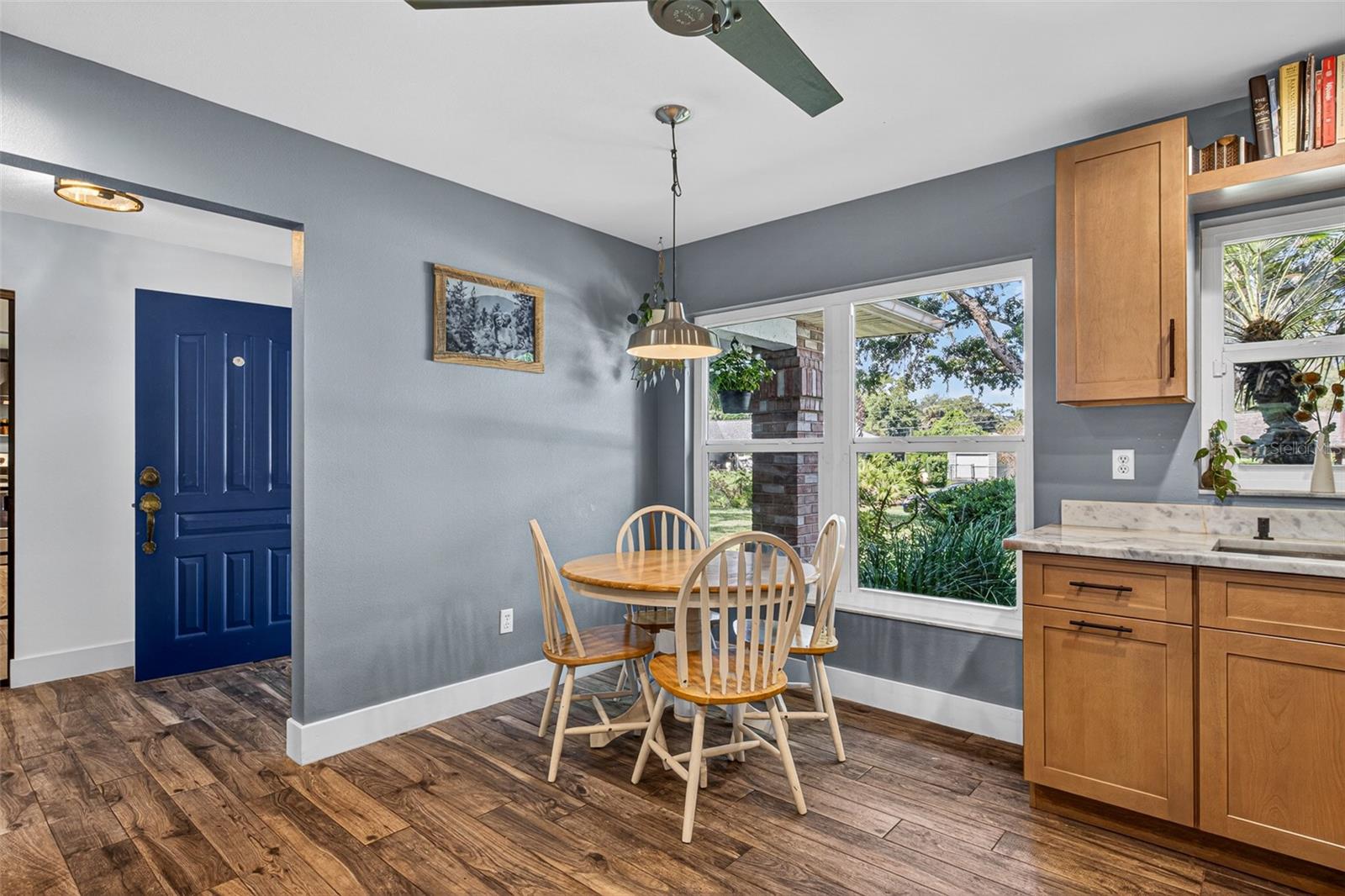 2225 VISTA PALM DR