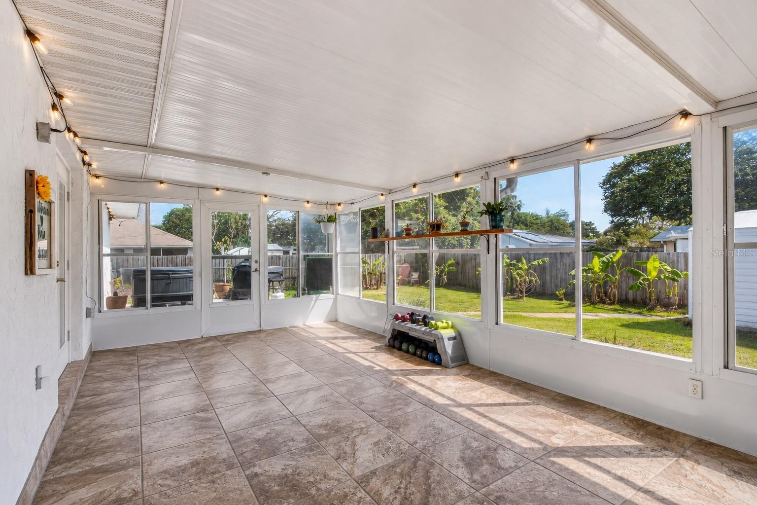 2225 VISTA PALM DR