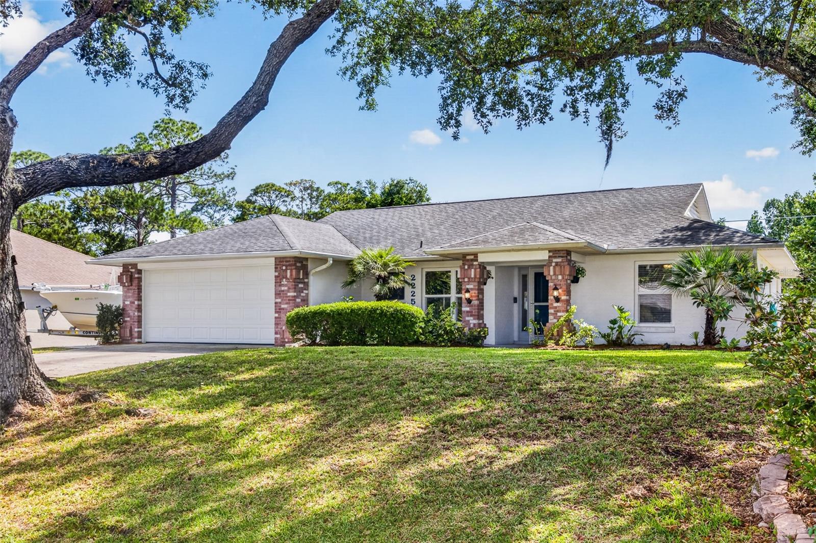 2225 VISTA PALM DR