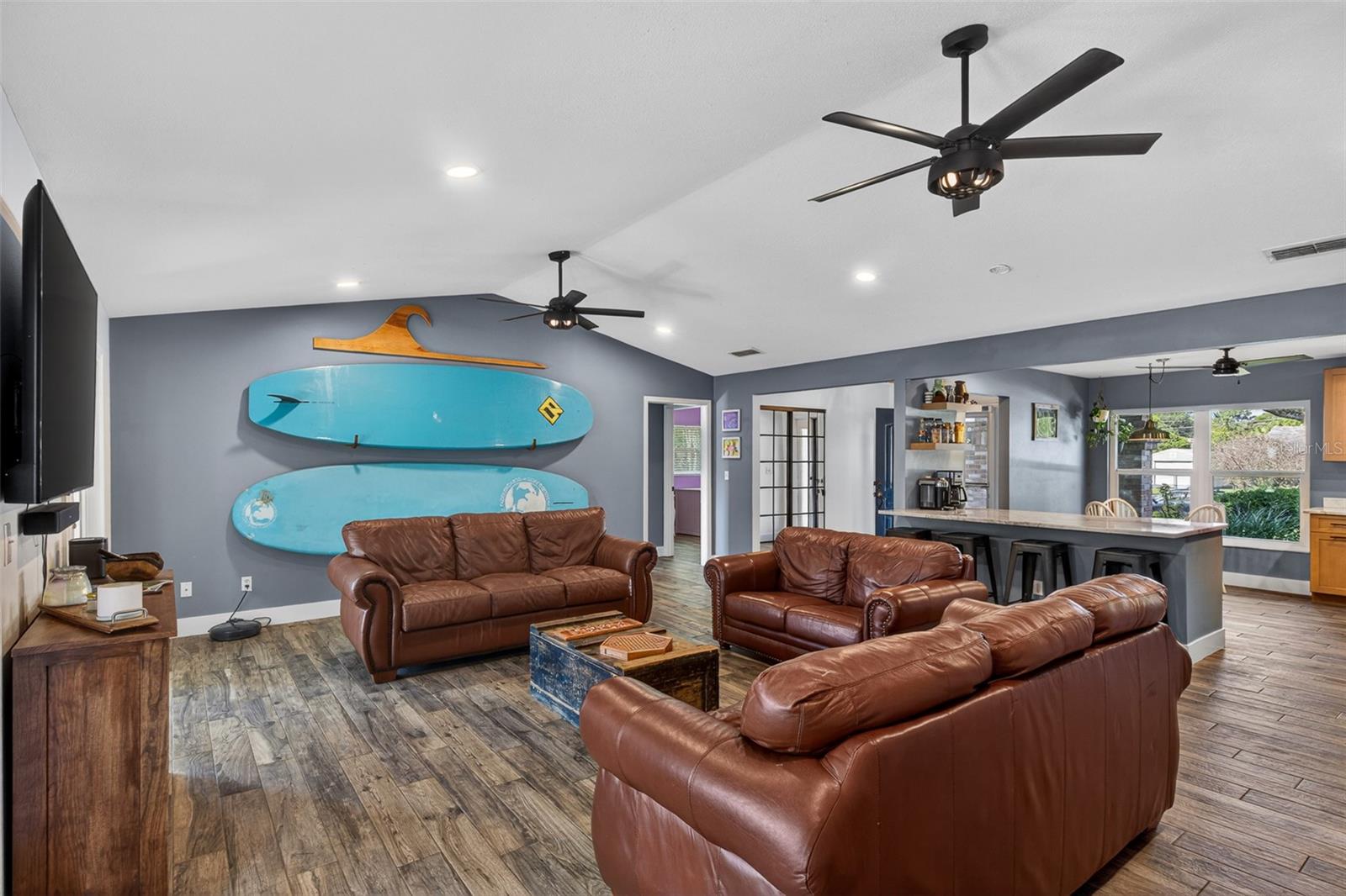 2225 VISTA PALM DR