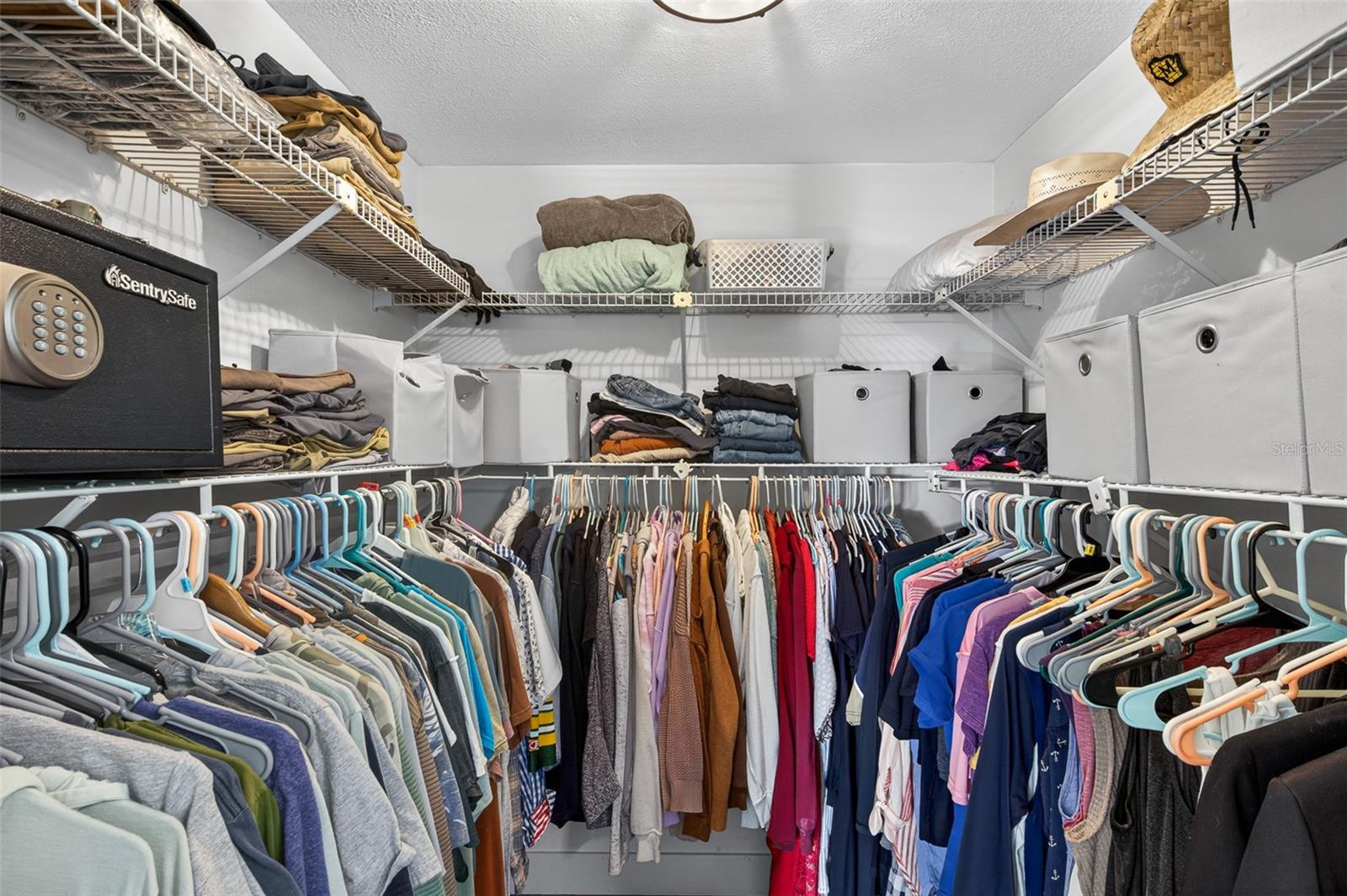 2225 VISTA PALM DR