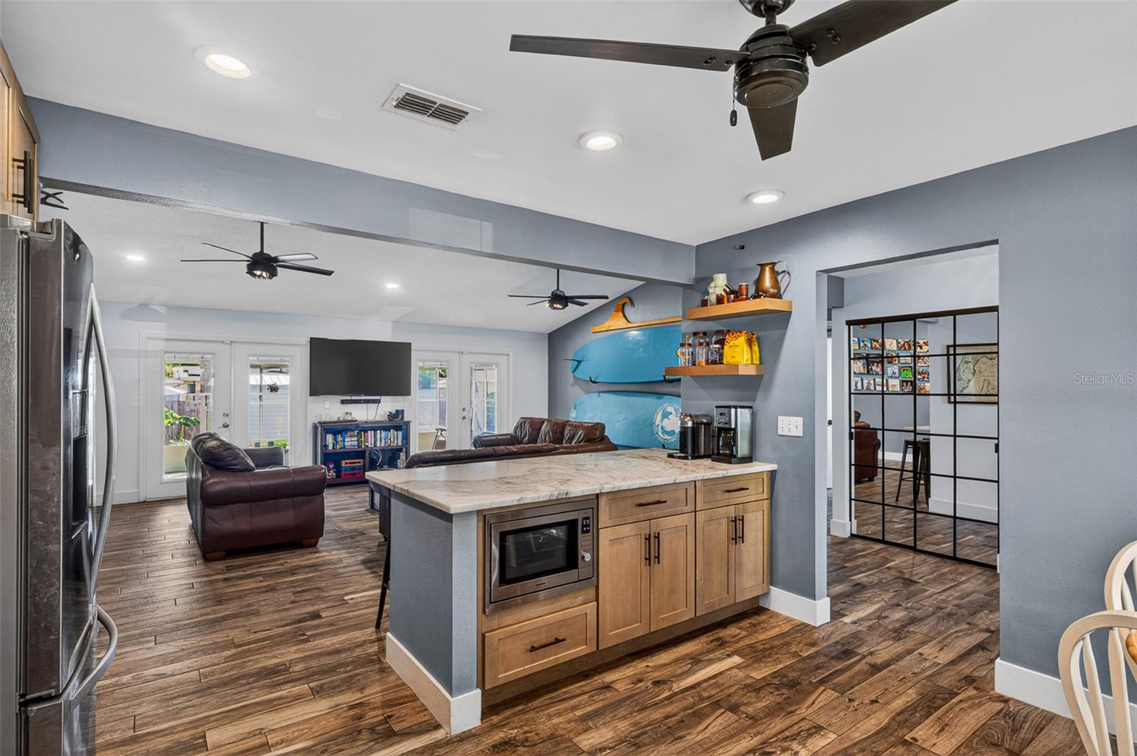 2225 VISTA PALM DR