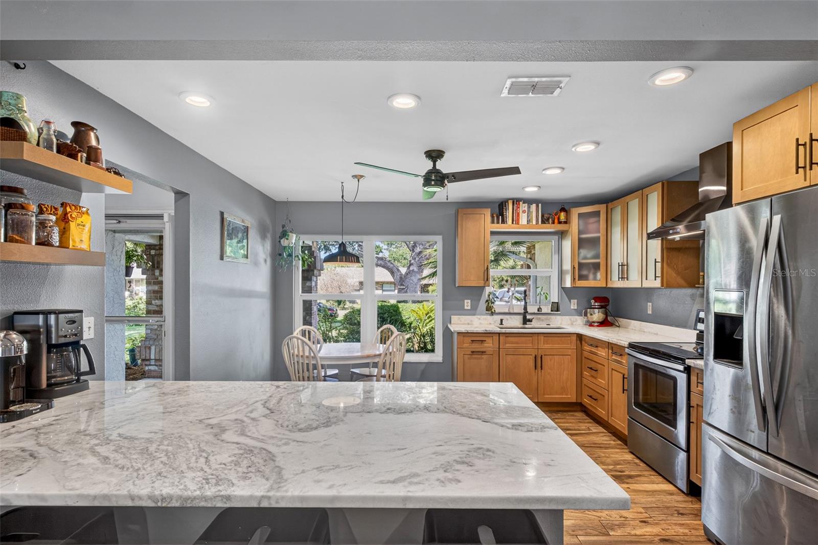 2225 VISTA PALM DR