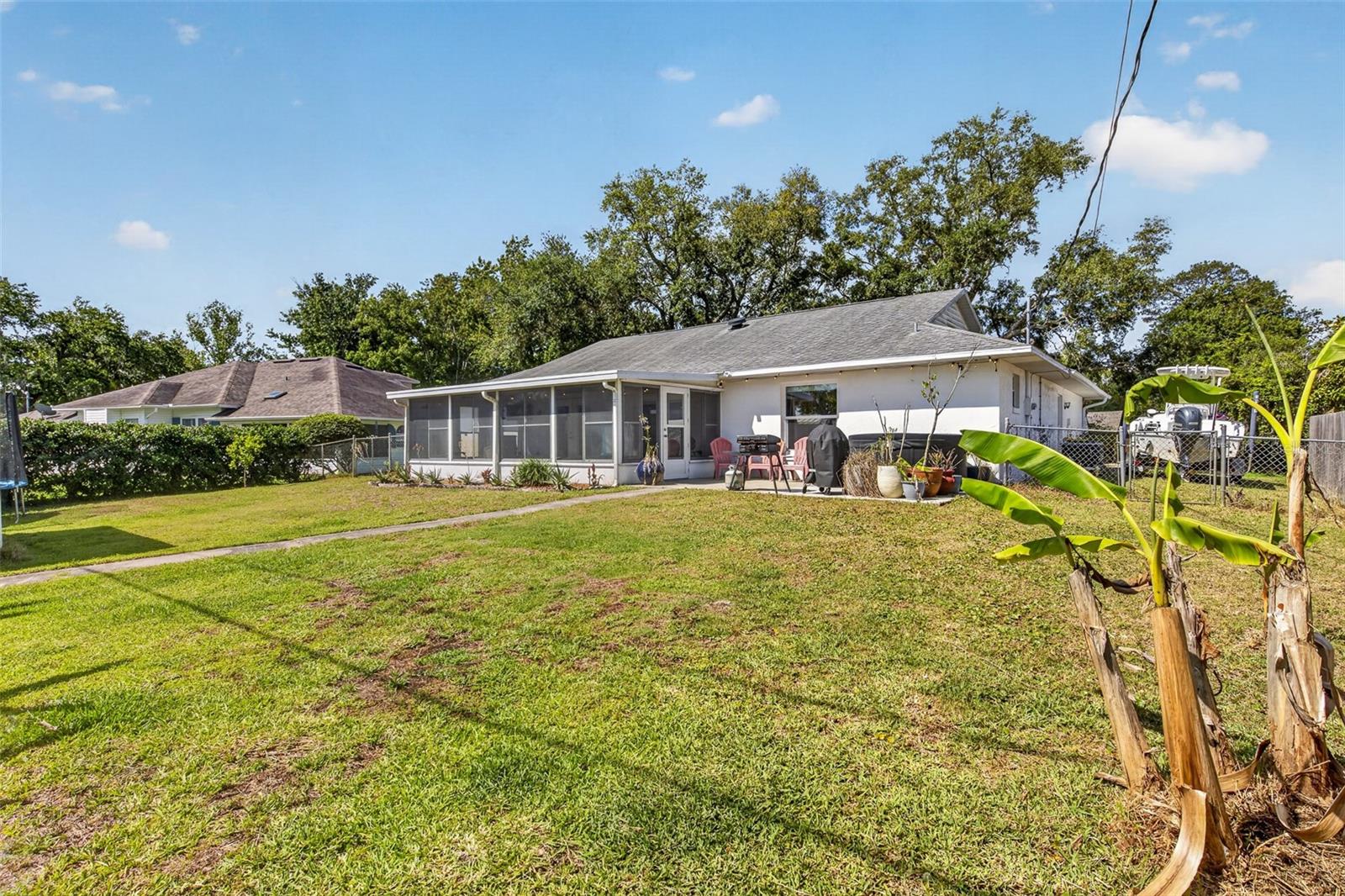 2225 VISTA PALM DR
