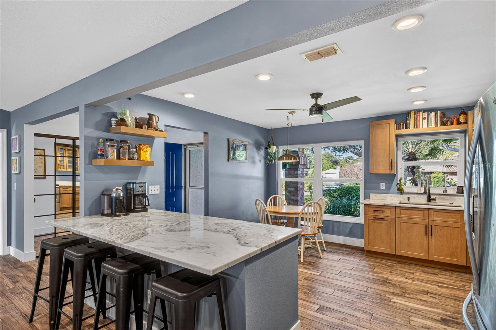 2225 VISTA PALM DR