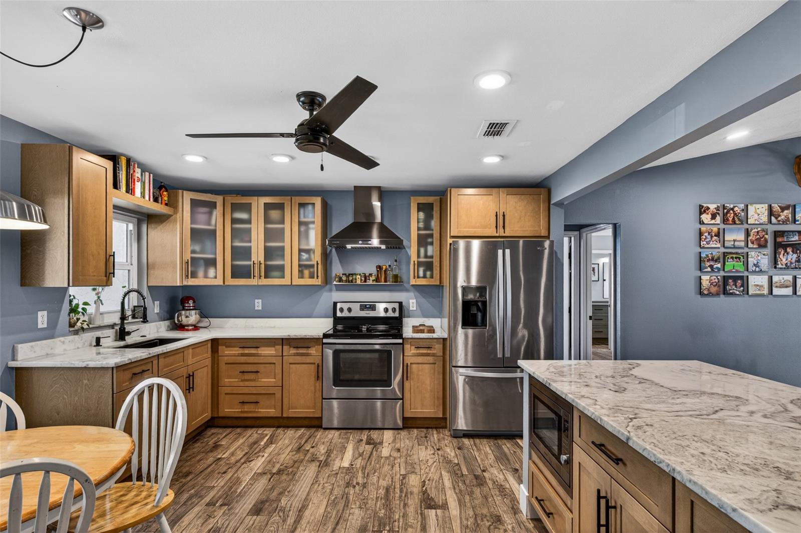 2225 VISTA PALM DR