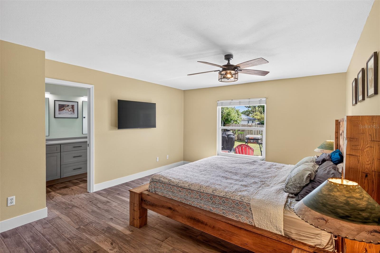 2225 VISTA PALM DR