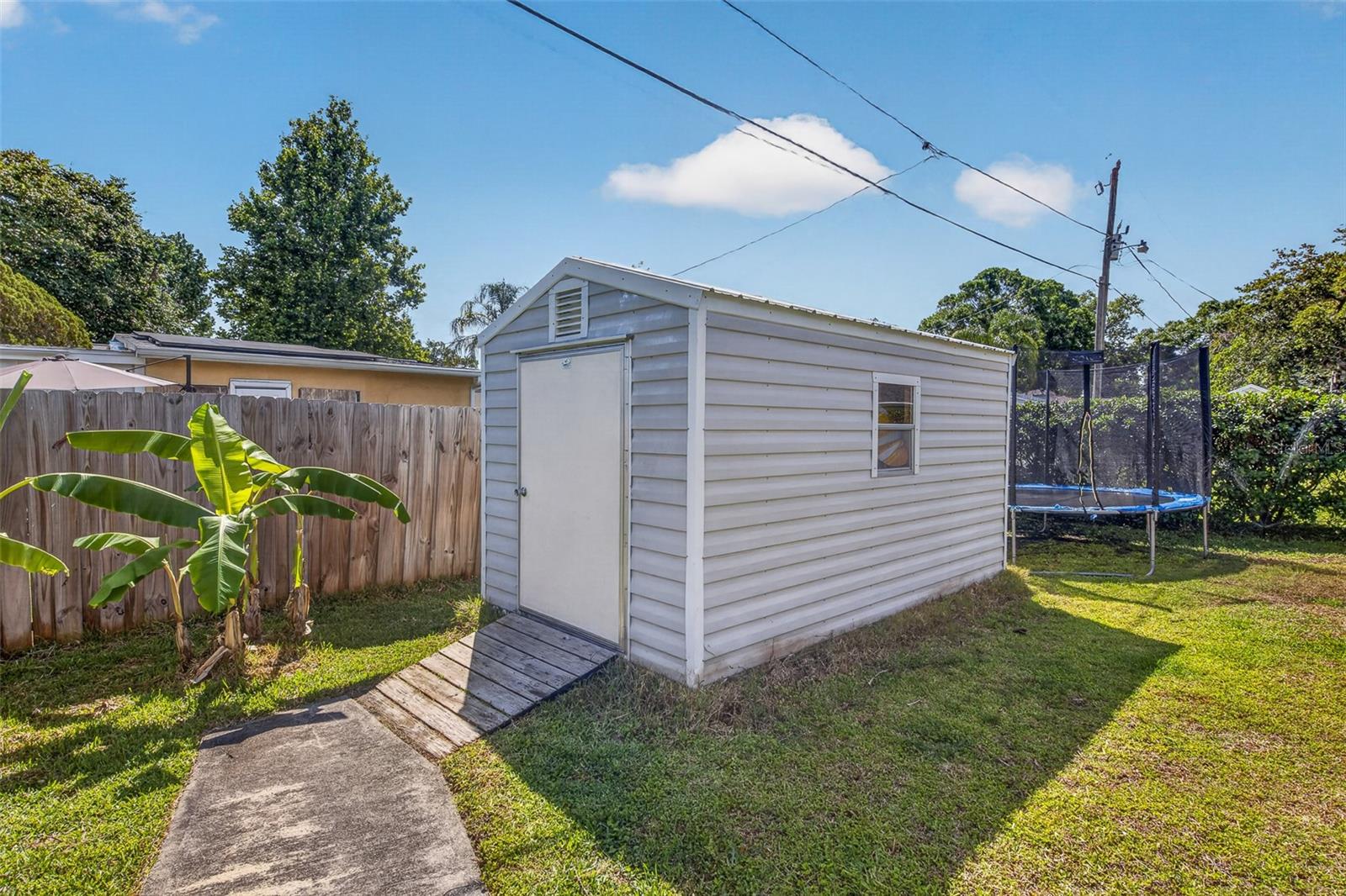 2225 VISTA PALM DR