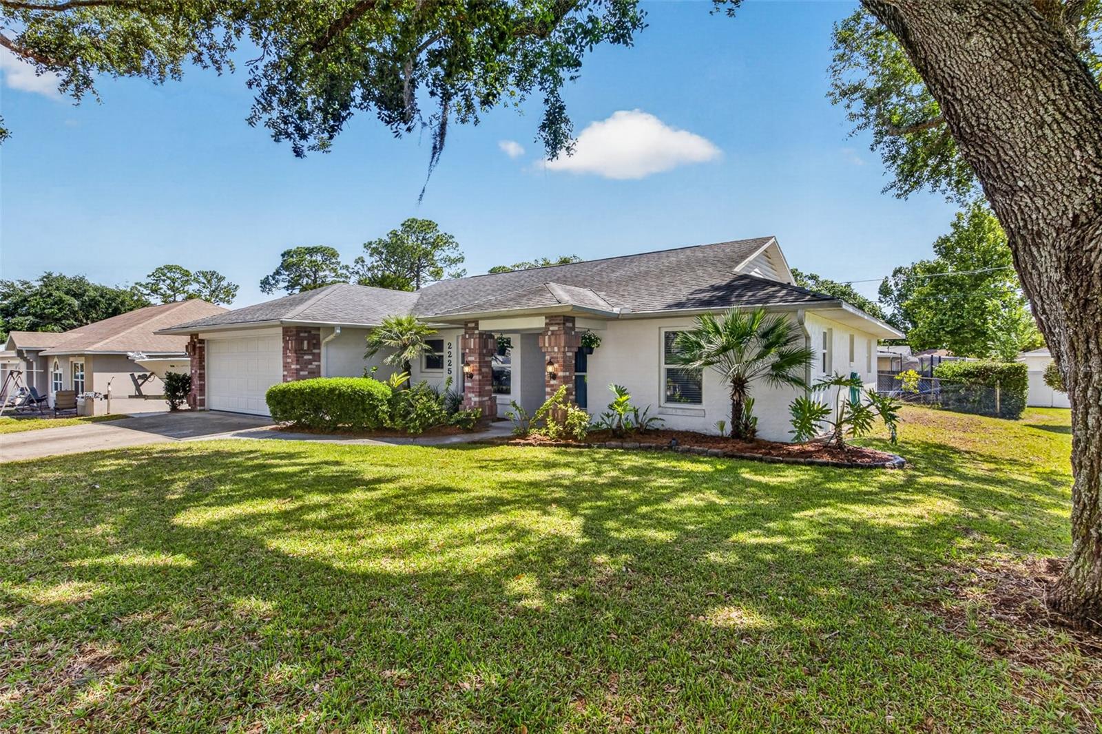 2225 VISTA PALM DR