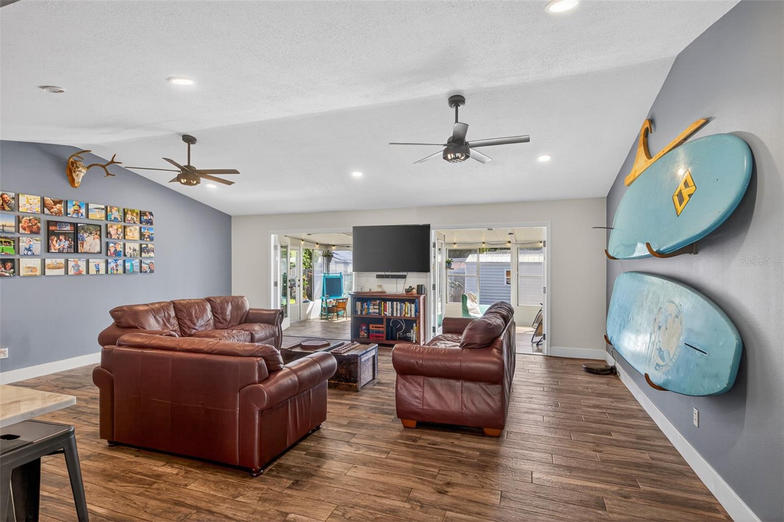 2225 VISTA PALM DR