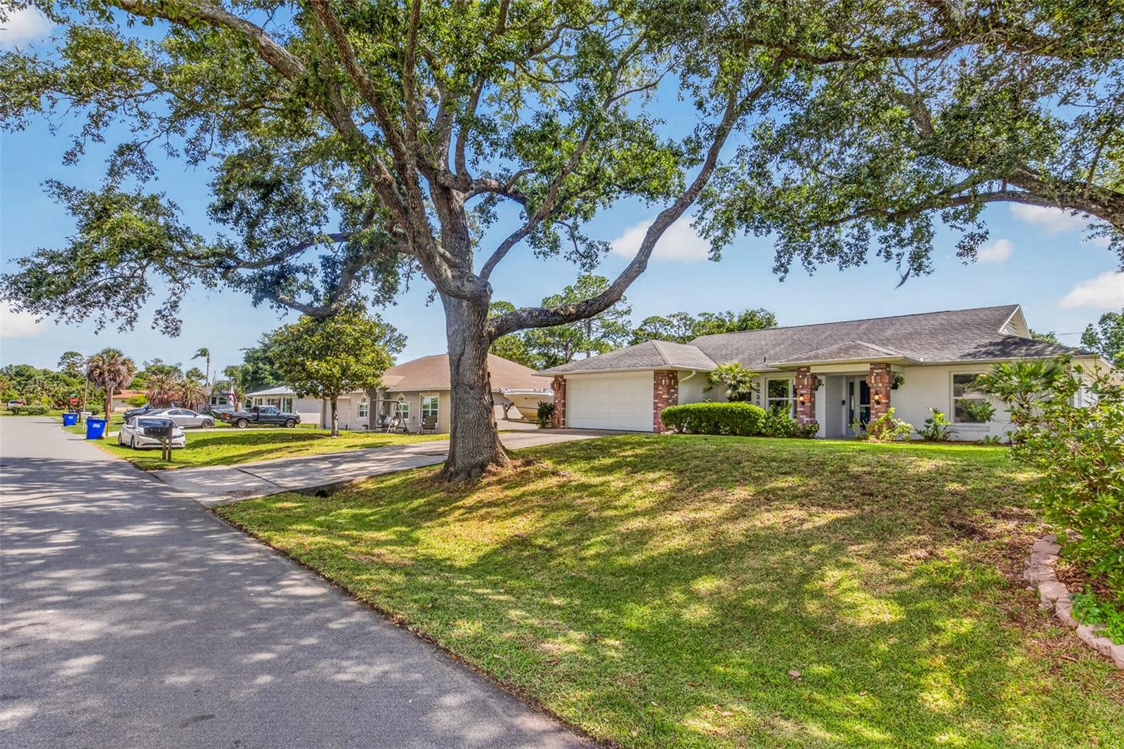2225 VISTA PALM DR