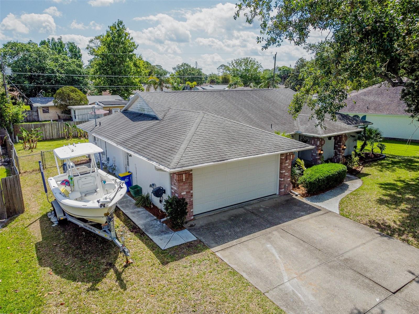 2225 VISTA PALM DR