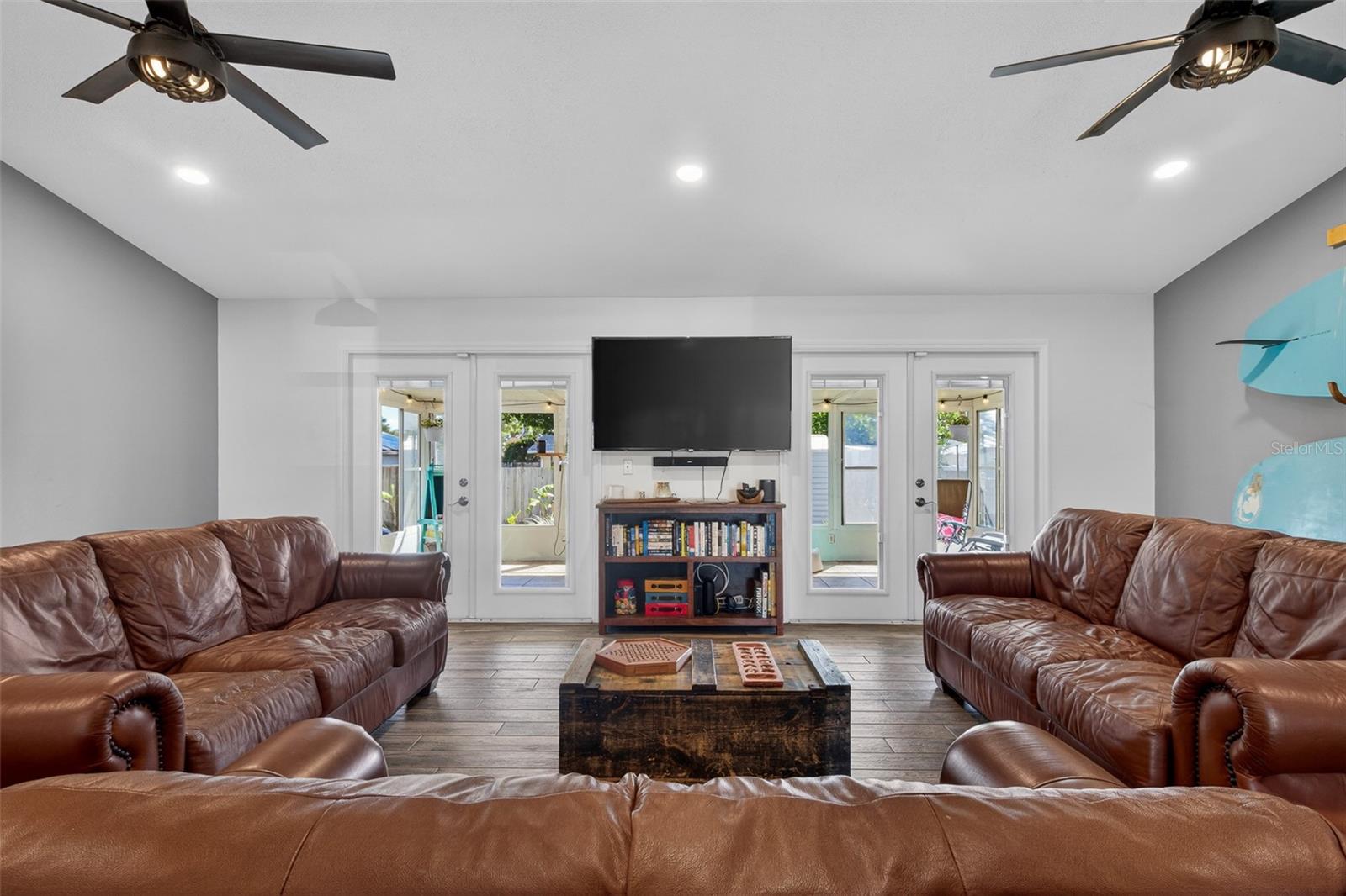 2225 VISTA PALM DR