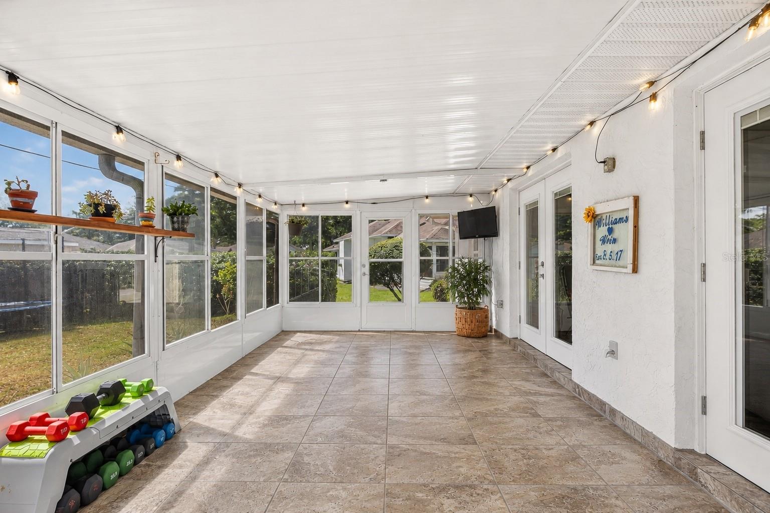 2225 VISTA PALM DR