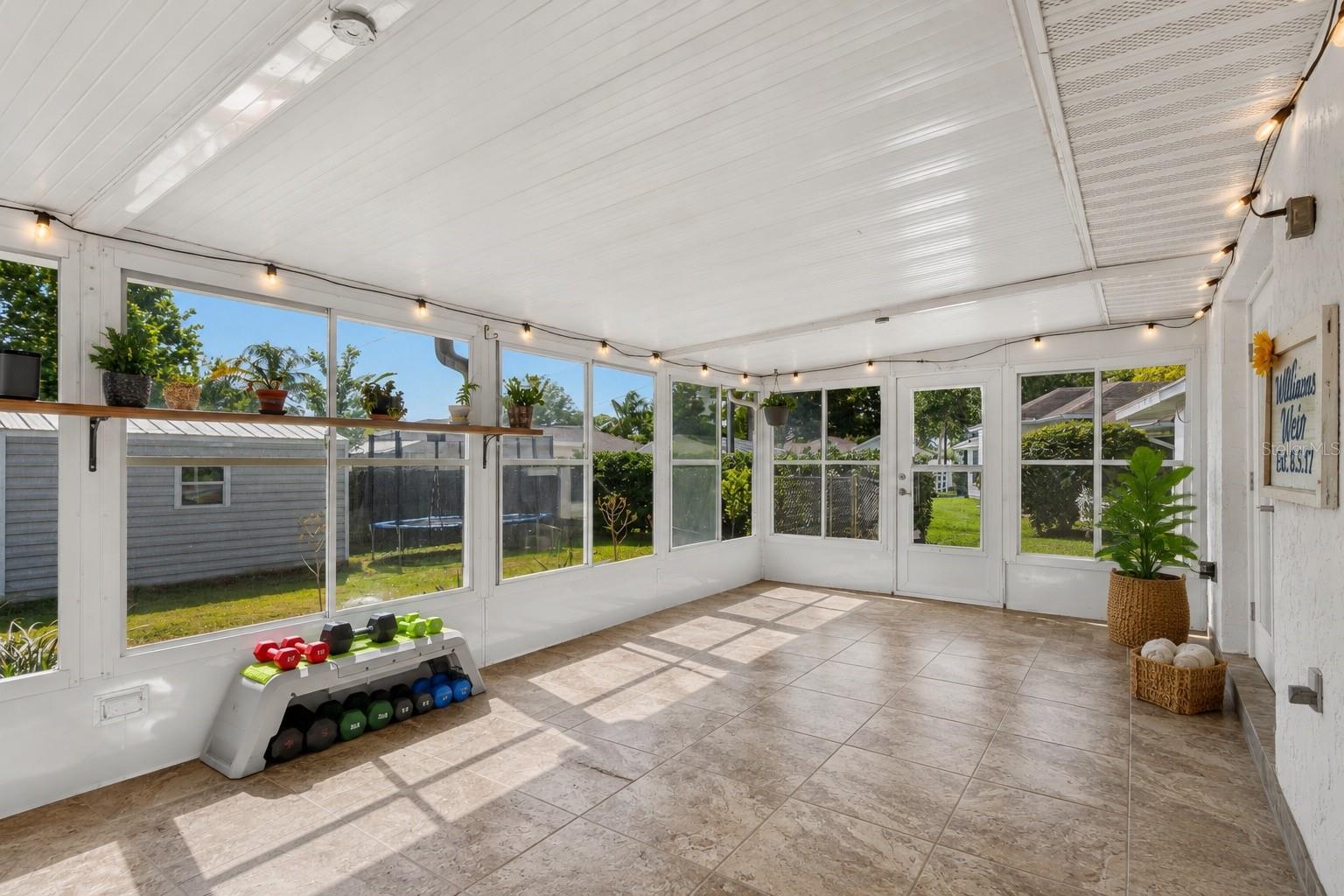 2225 VISTA PALM DR