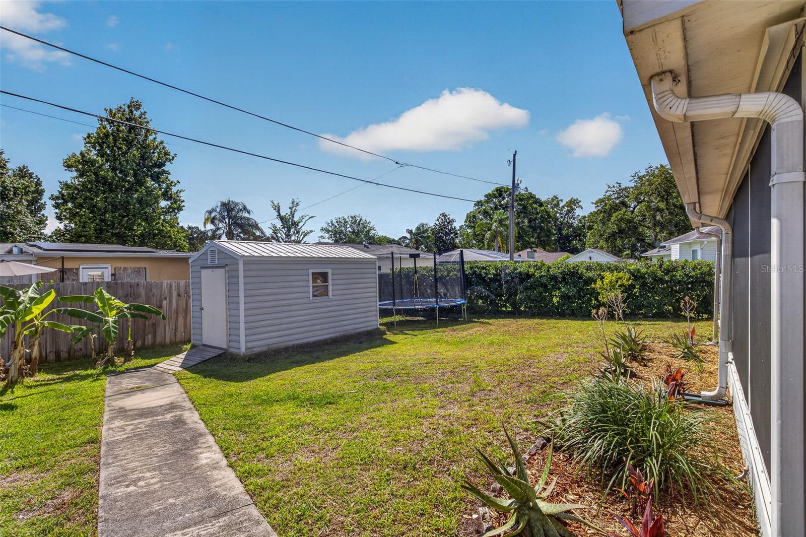 2225 VISTA PALM DR