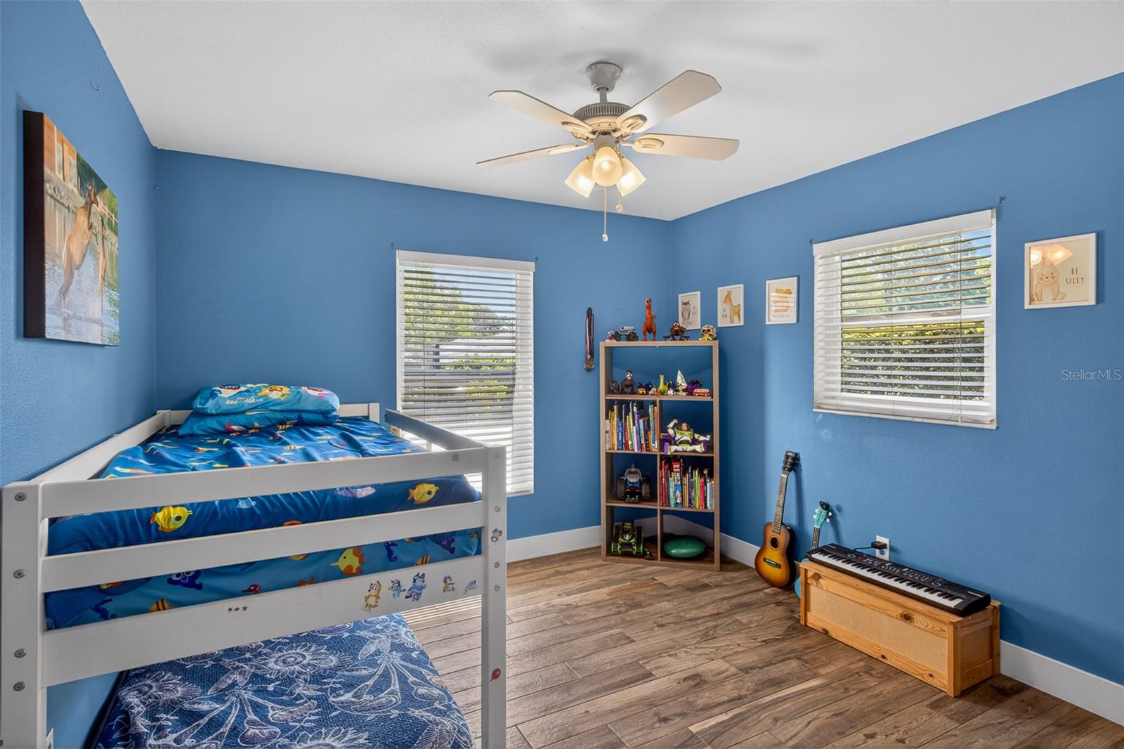 2225 VISTA PALM DR
