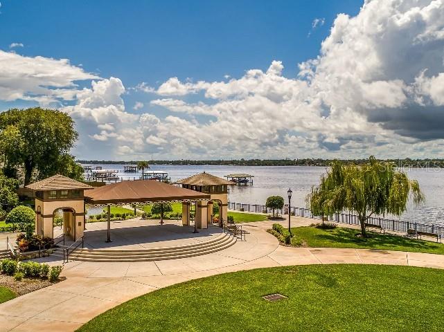 2220 ELEGANT MANOR CIR