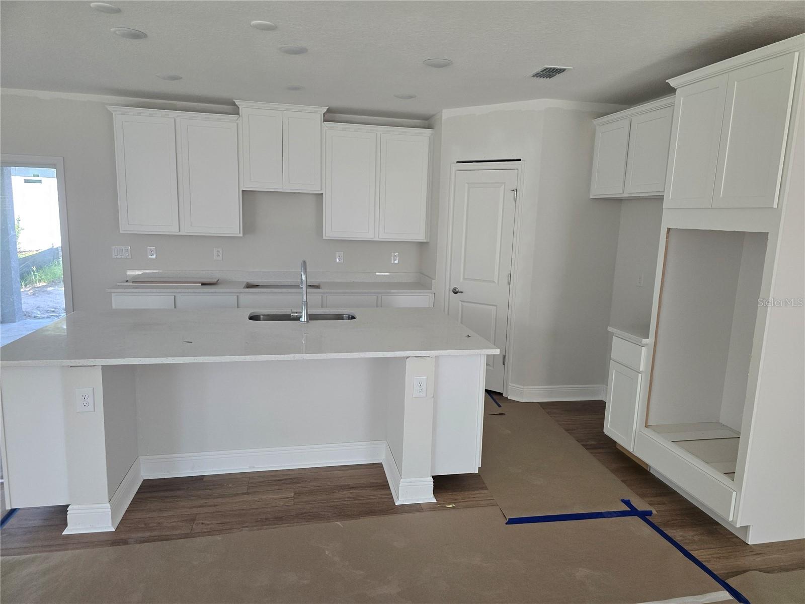 2220 ELEGANT MANOR CIR