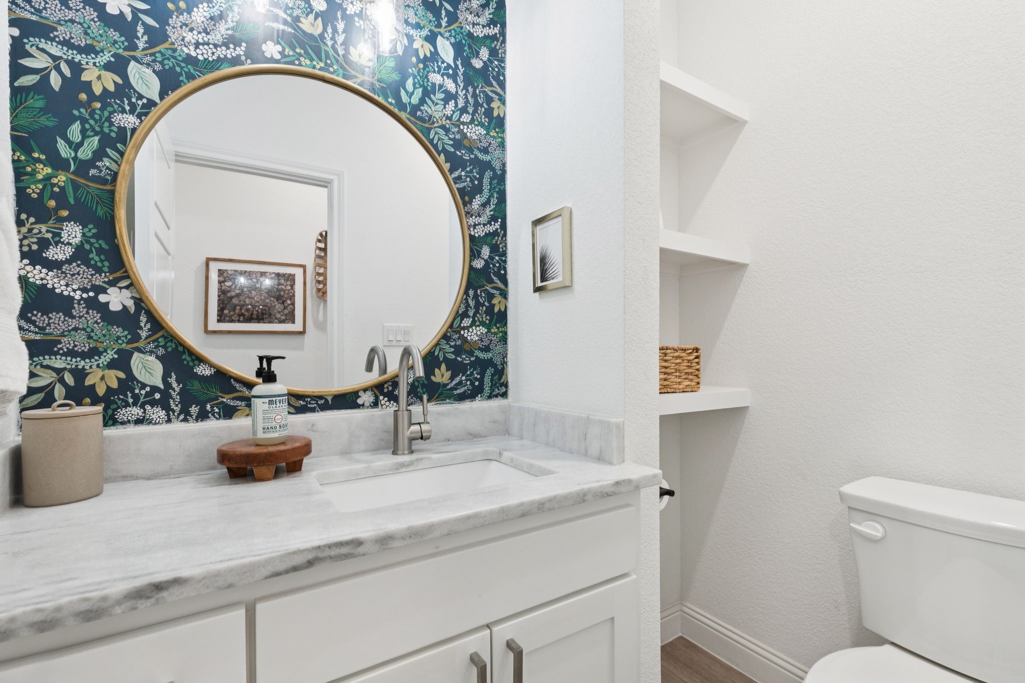 2212 Navasota Street