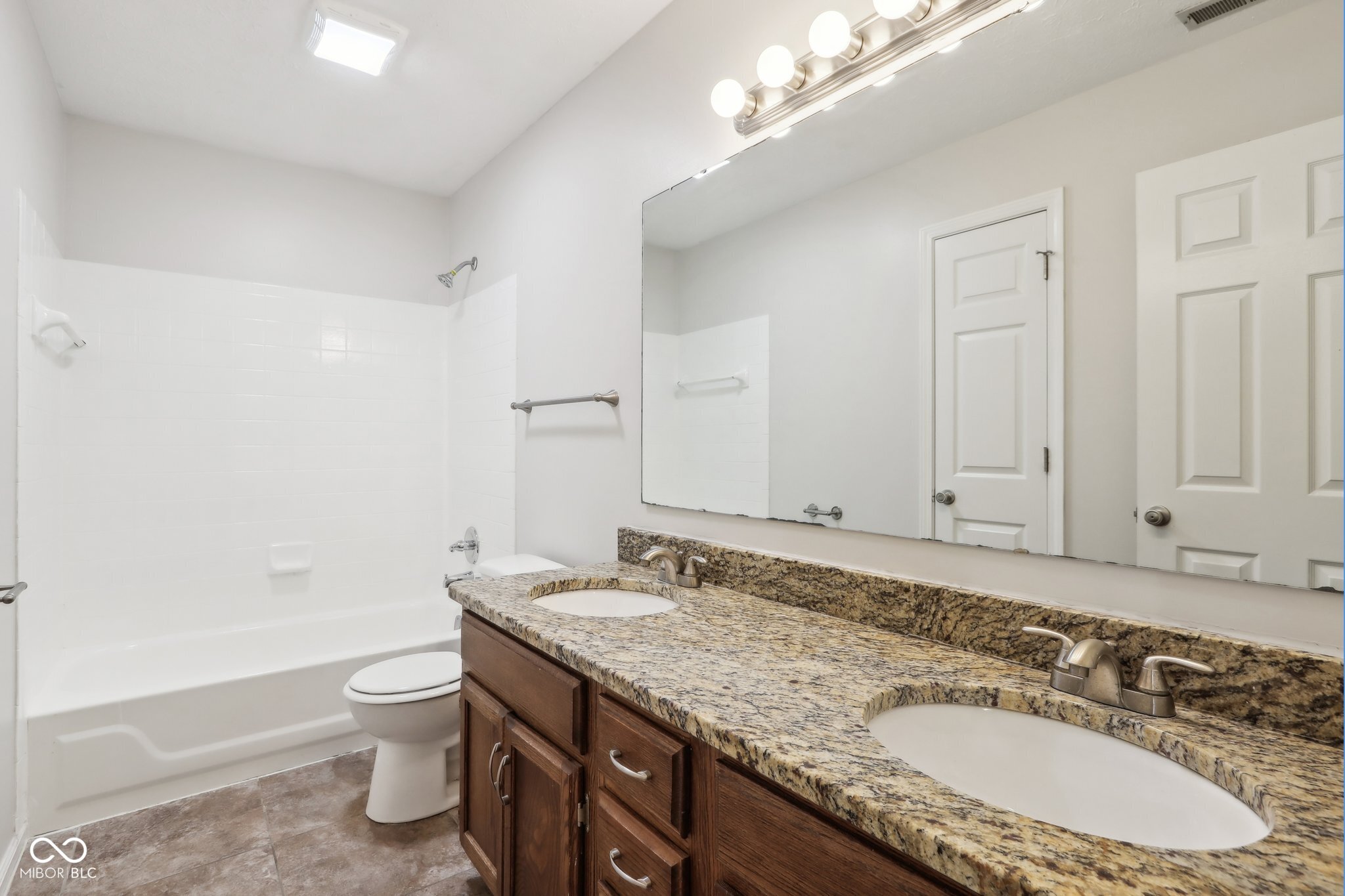 7864 Paddington Lane W