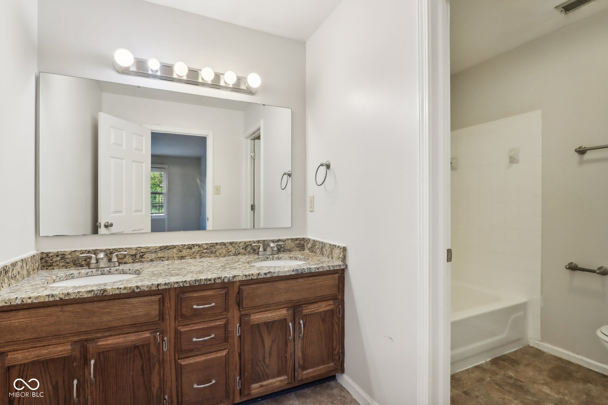 7864 Paddington Lane W