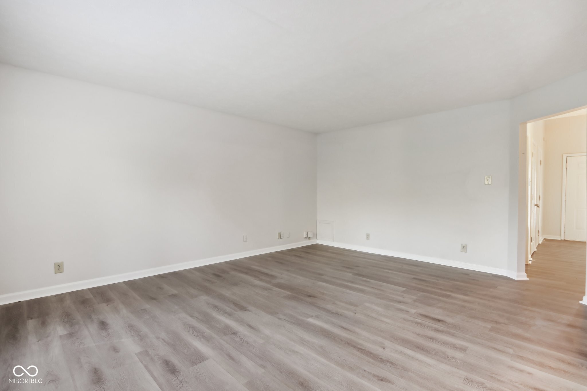 7864 Paddington Lane W