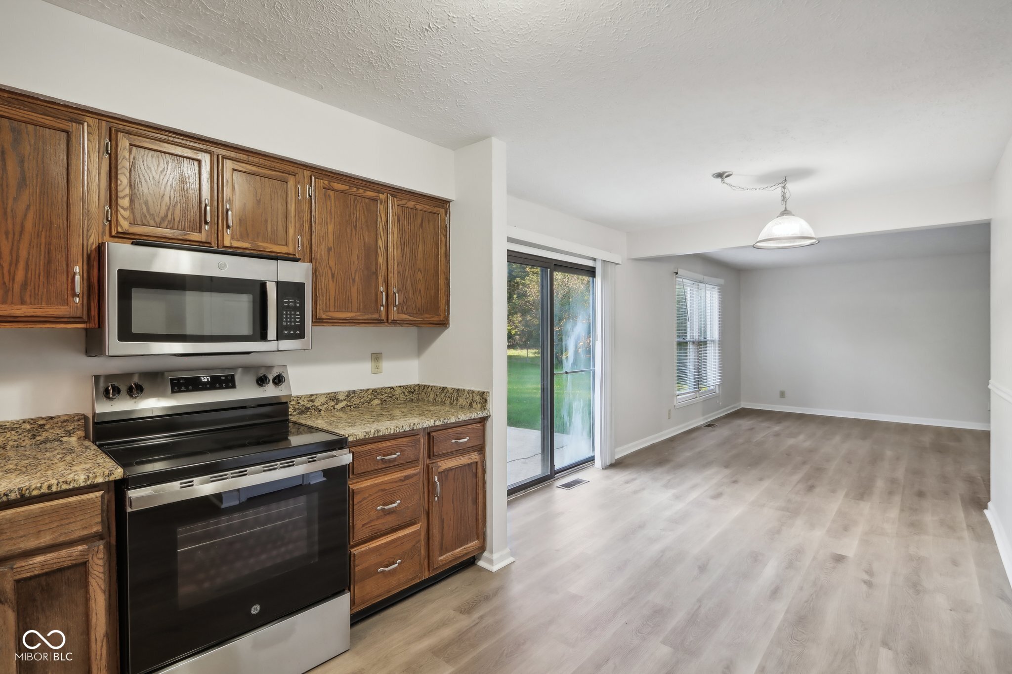 7864 Paddington Lane W