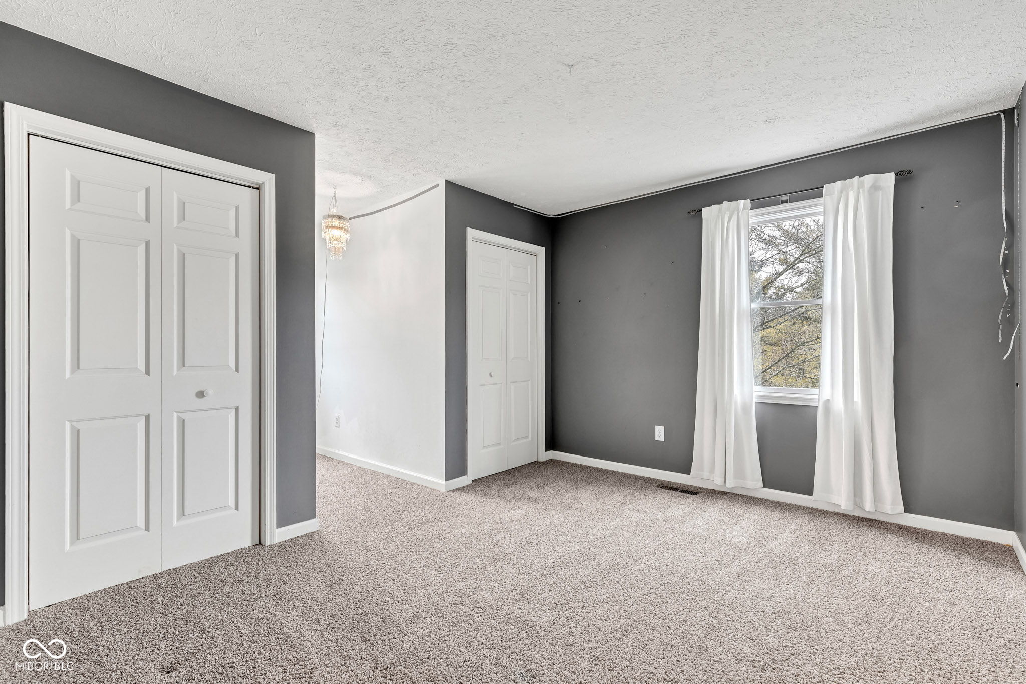 12404 Doe Lane