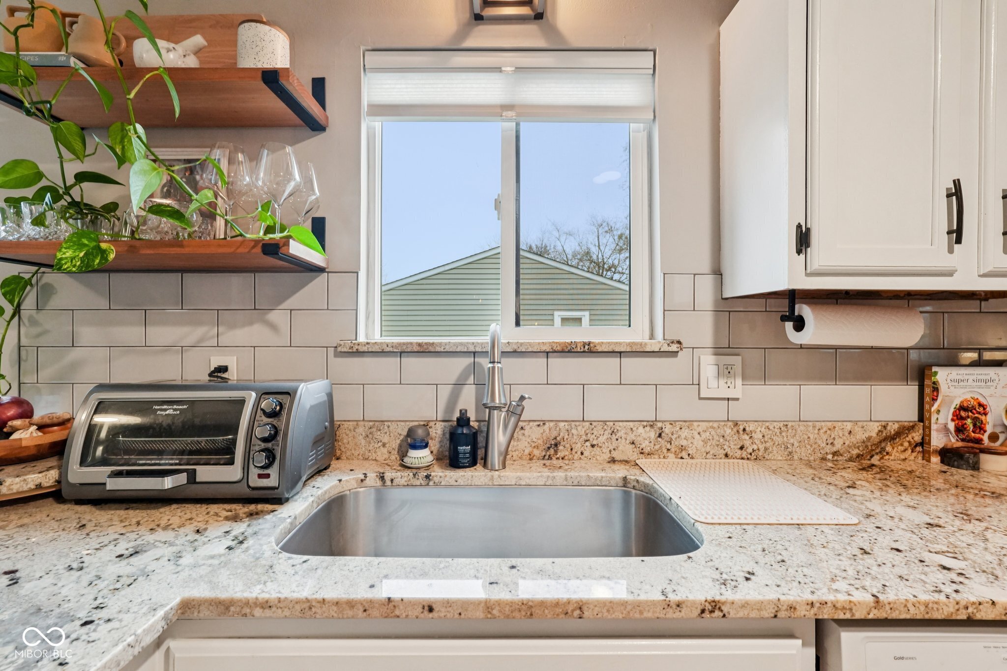 609 Sunblest Boulevard S