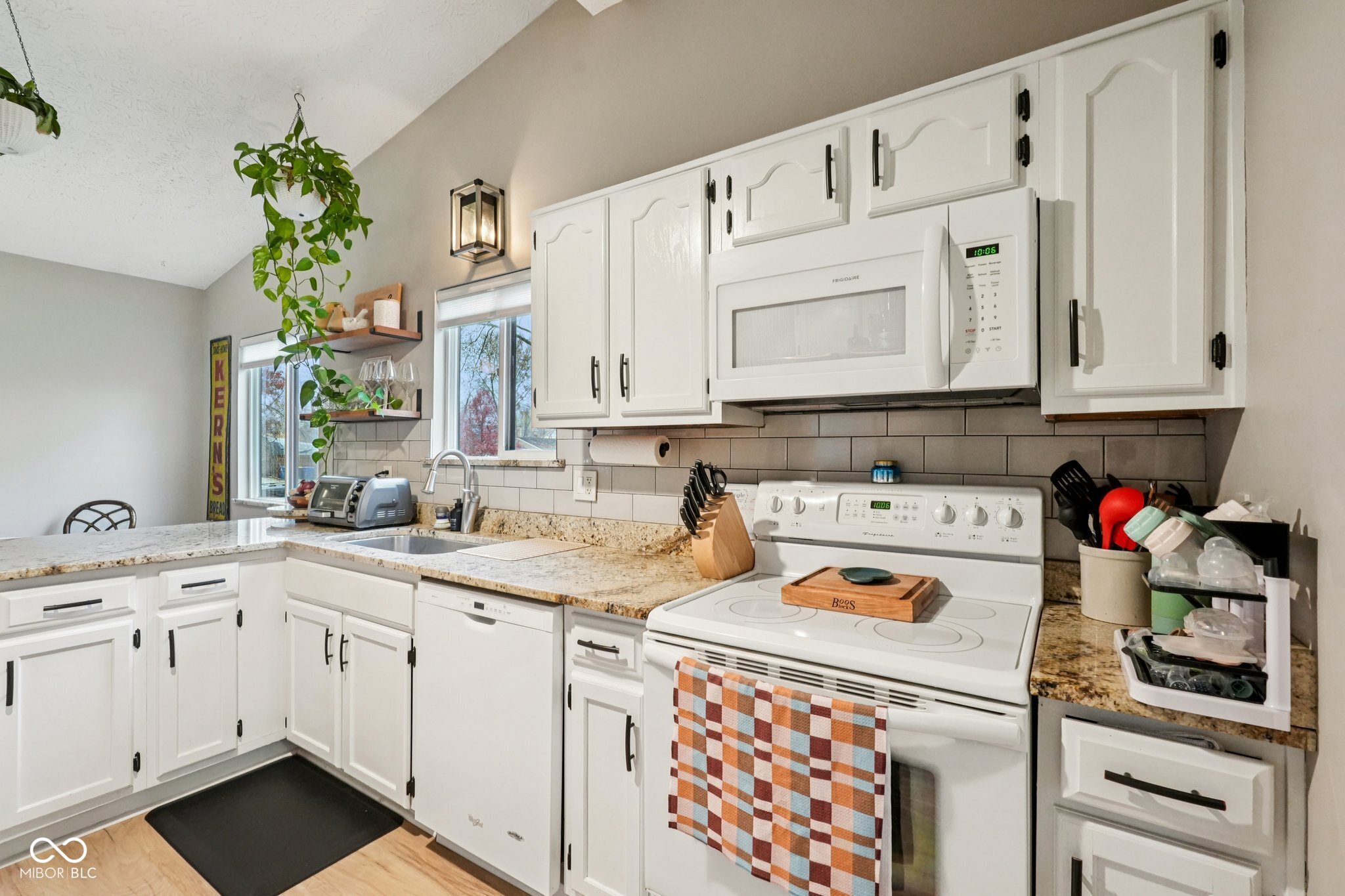 609 Sunblest Boulevard S