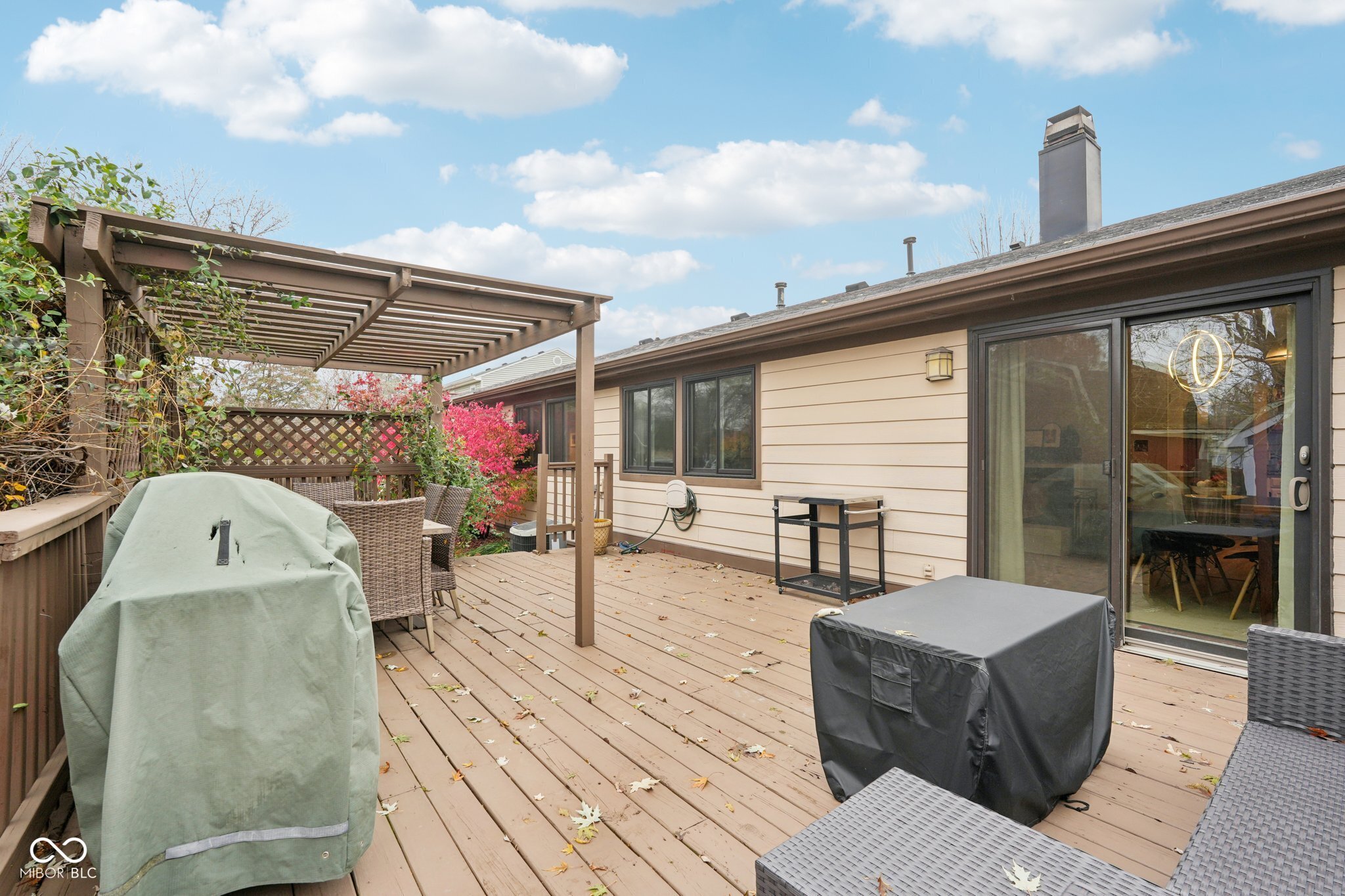 609 Sunblest Boulevard S