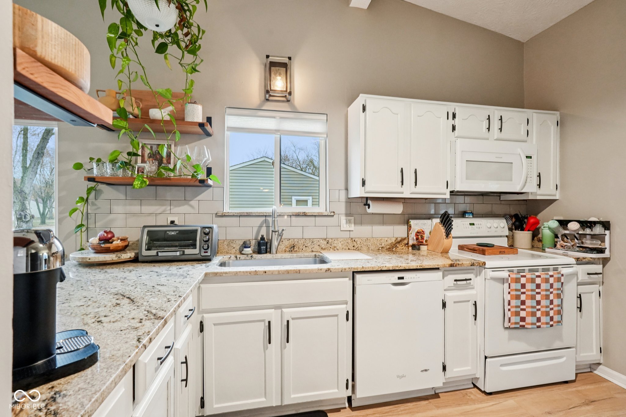 609 Sunblest Boulevard S