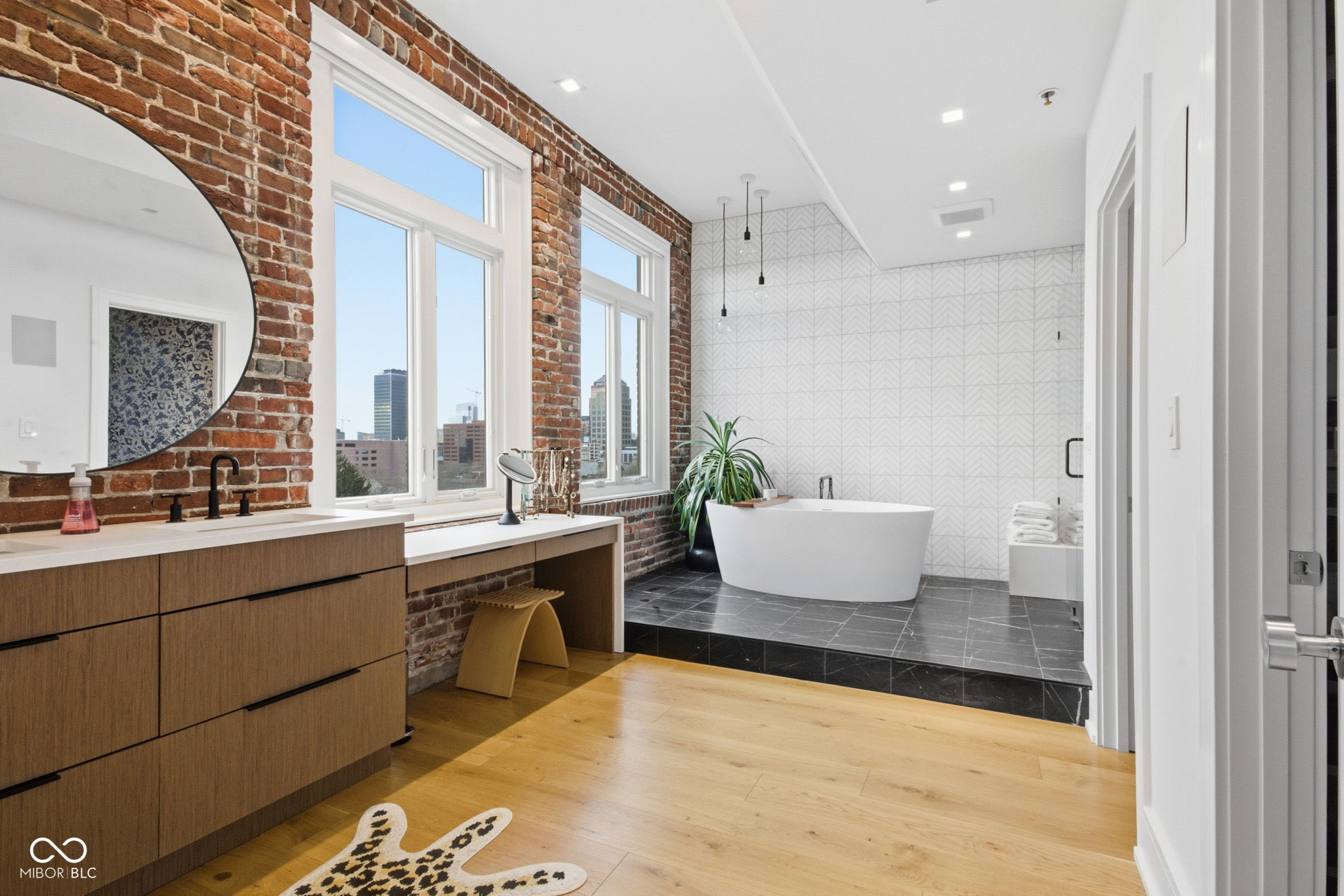 430 N Park Avenue Unit: 603-604