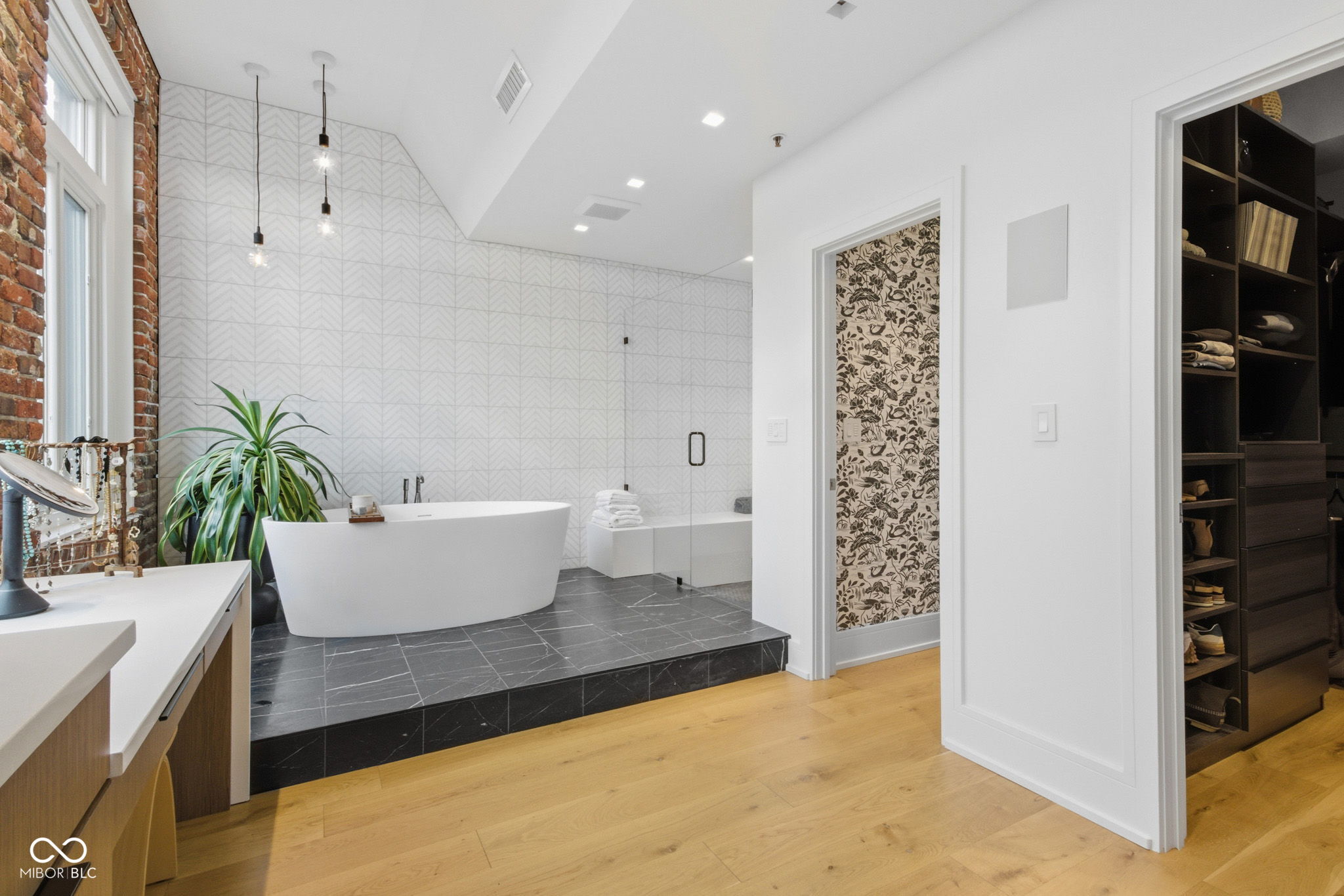 430 N Park Avenue Unit: 603-604