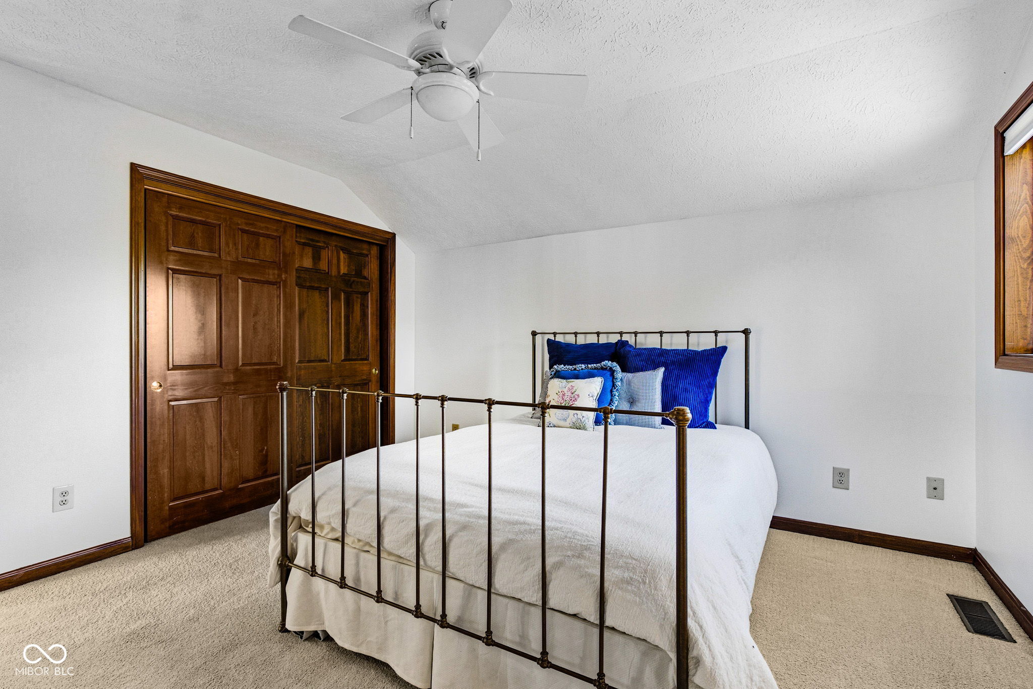 3240 Smokey Ridge Court